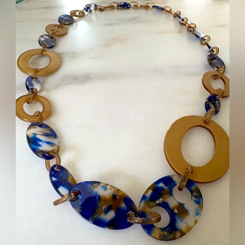 ZENZII long acrylic necklace in blue/gold/tortoise shell